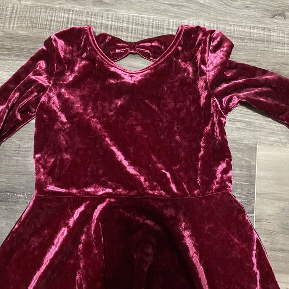 The Children's Place Velvet Dress in Deep Red size 5t - Picture 3 of 7